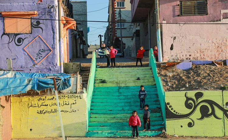 Un artista ‘enmienda’ los ánimos en la Franja de Gaza con belleza cotidiana