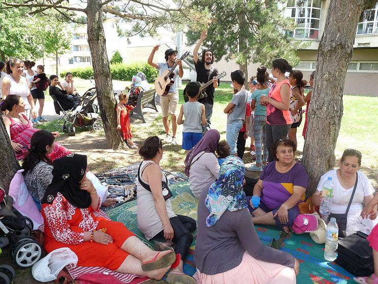 A Saint-Etienne, une nouvelle forme de pédagogie sociale émancipe les femmes et les enfants d’un quartier pauvre