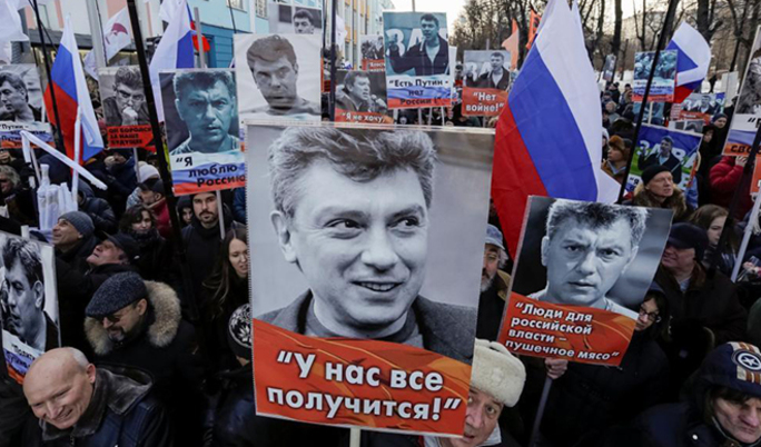 Miles de personas marchan por Moscú en el aniversario del asesinato del opositor Boris Nemtsov
