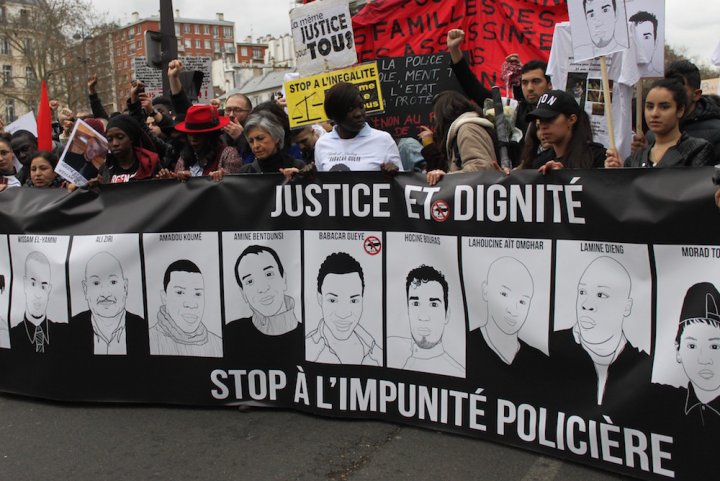 À Paris, des milliers de personnes ont demandé la fin des violences policières