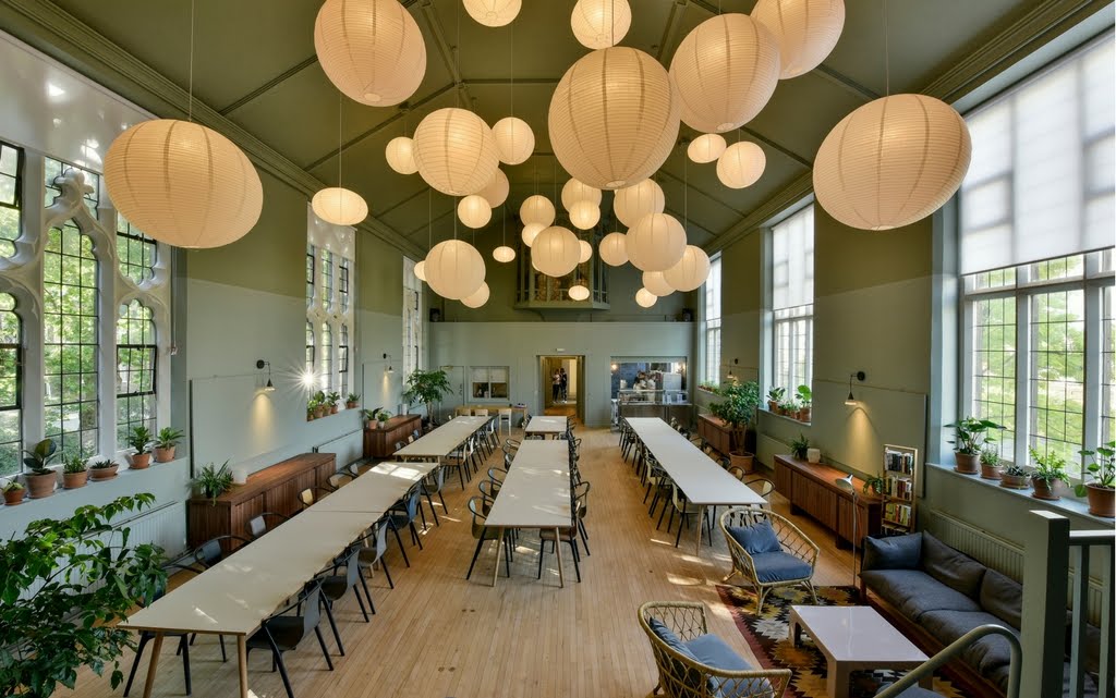 Refettorio Felix, la mensa solidale aperta da Massimo Bottura a Londra dove si cucina cibo di scarto