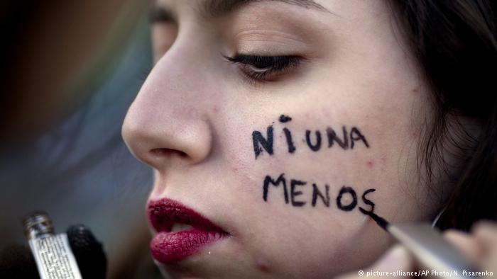 Miles marchan en Argentina contra violencia machista y a favor del aborto legal