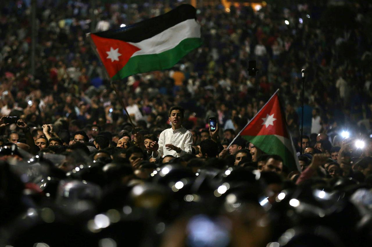 Giordania, il re caccia il premier dopo le proteste contro l’austerity