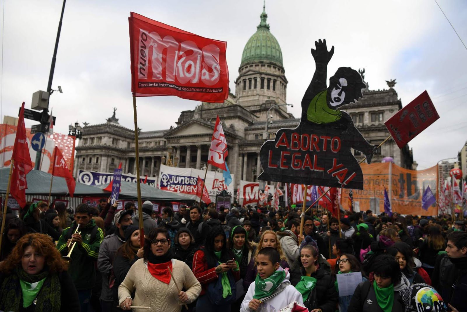 Argentina vota dividida la despenalización del aborto