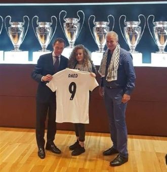 Ahed Tamimi es homenajeada por el Real Madrid en España