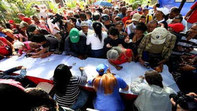 Recolectan firmas en Venezuela contra injerencia de EE.UU.