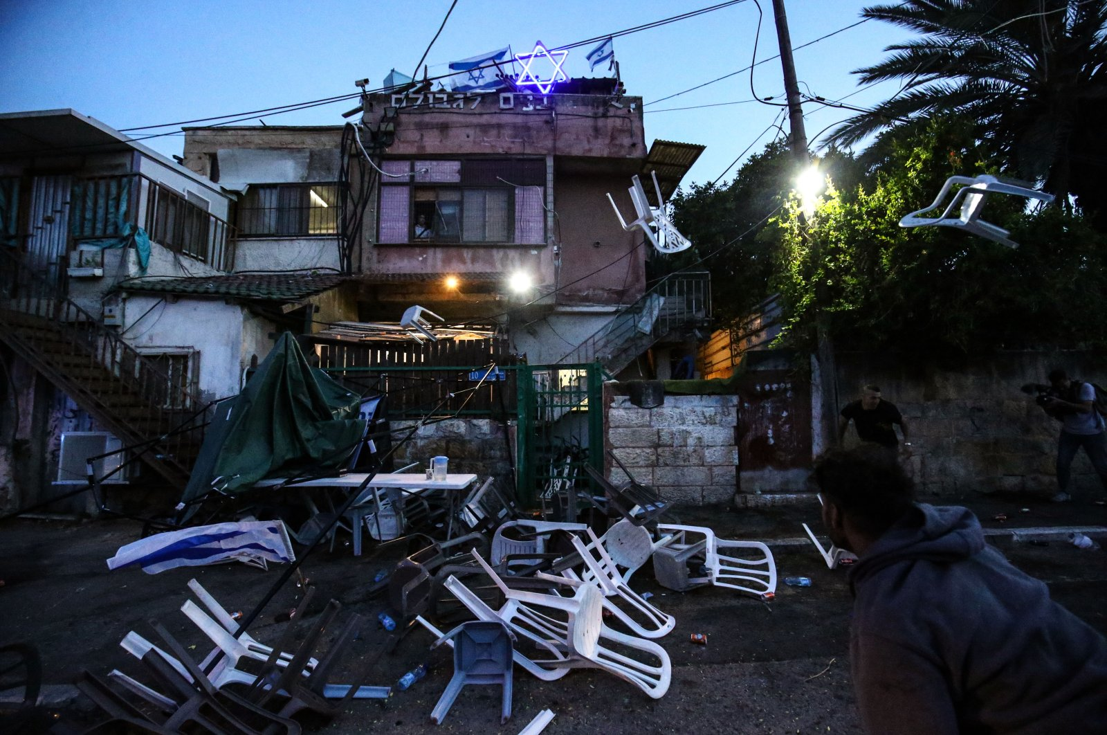 Israeli settlers attack Palestinians during iftar in Sheikh Jarrah